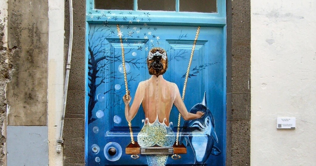 Sightseeing in Funchal, Madeira: Old Town Funchal, Painted Doors
